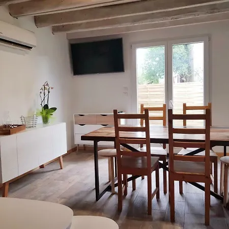 Holiday home Le Logis Du Val Salles (Gironde)